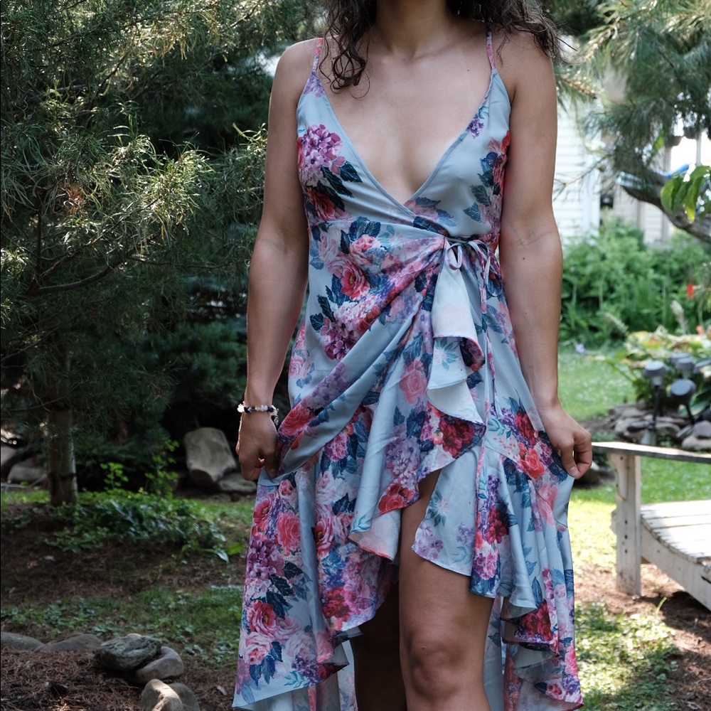 REVOLVE Ateinne Dress in Pale Blue Floral - Picture 3 of 5